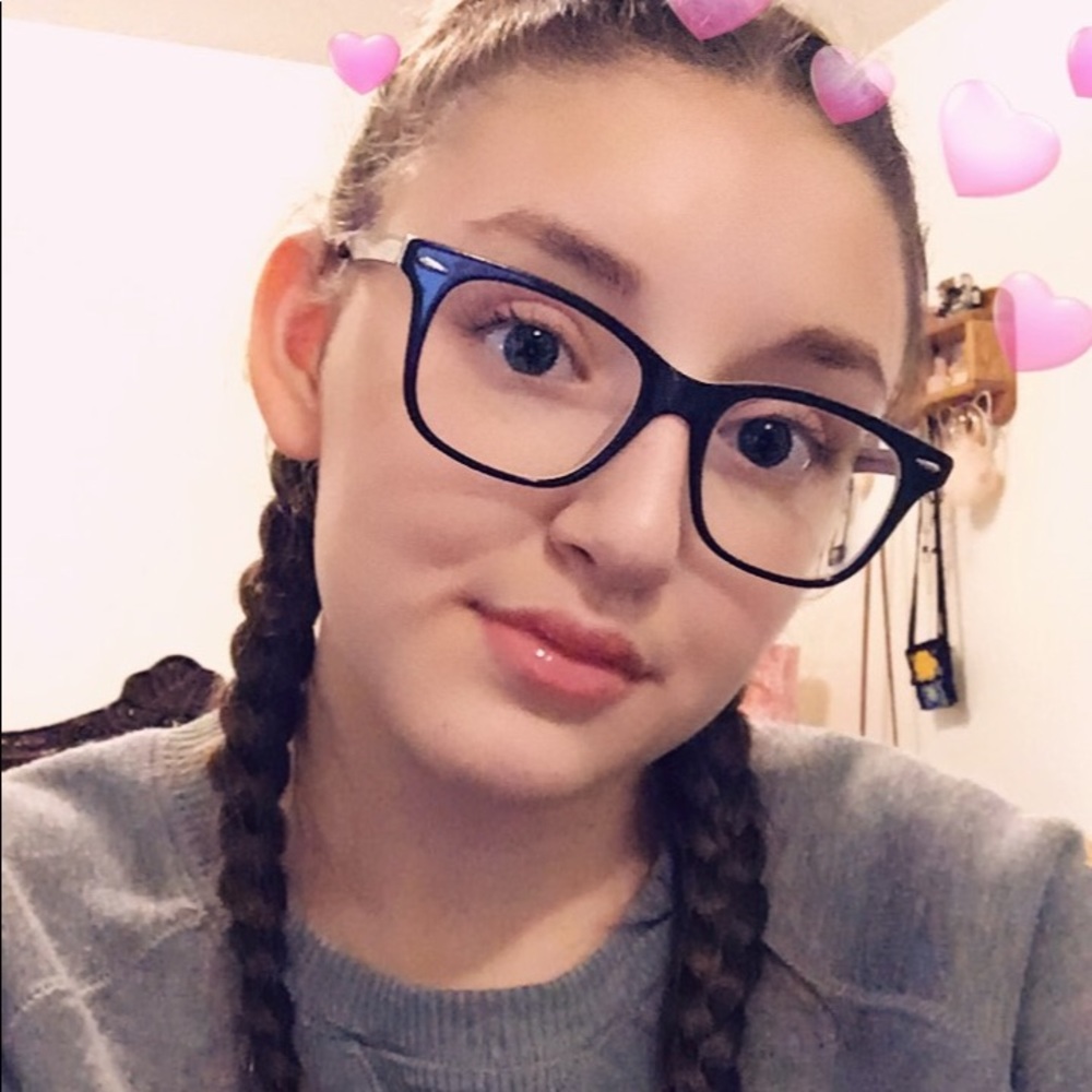 Meet your Posher, Kayla